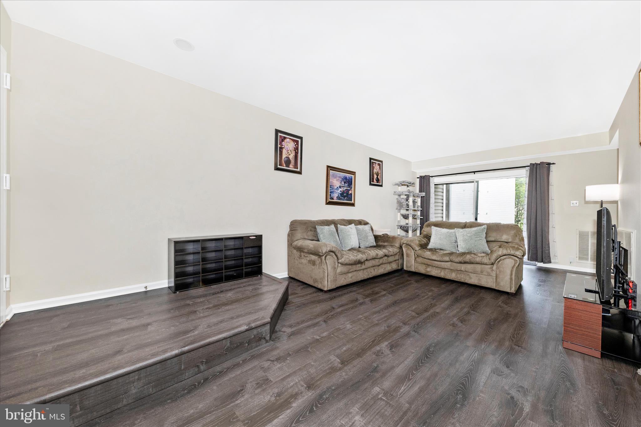 20319 BEACONFIELD TERRACE 2