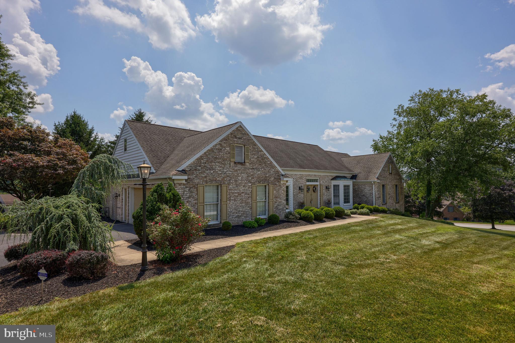 980 LEEWARD COURT