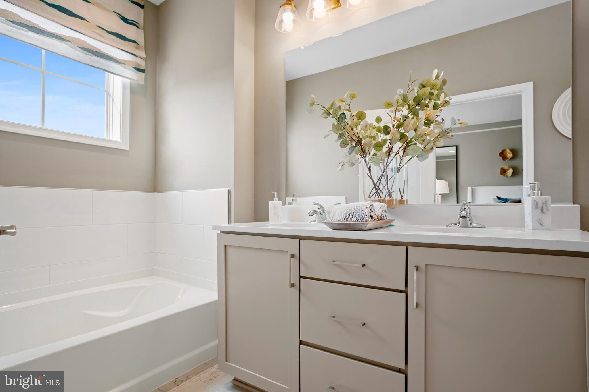 LOFTS AT CREEKSIDE - Residential