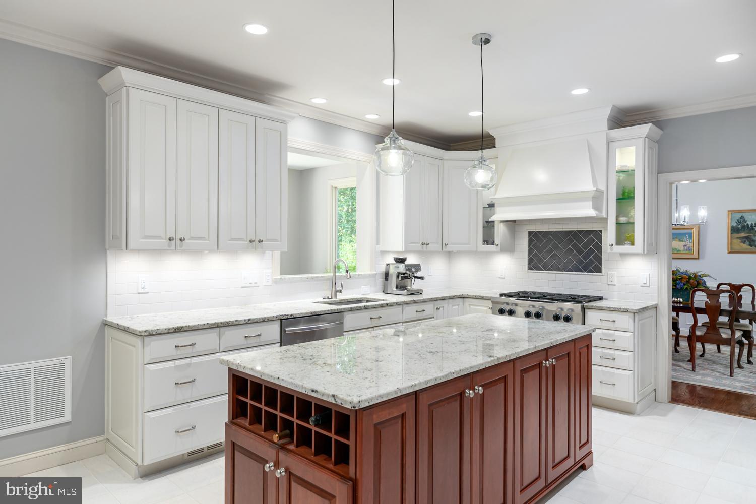 TIMBERLAKE ESTATES - Residential