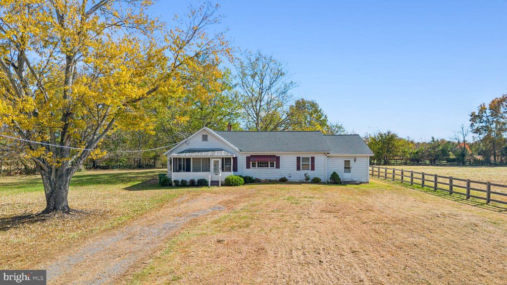 Photo of 10747 Parkgate Drive, NOKESVILLE, VA 20181 (MLS # VAPW2106600)
