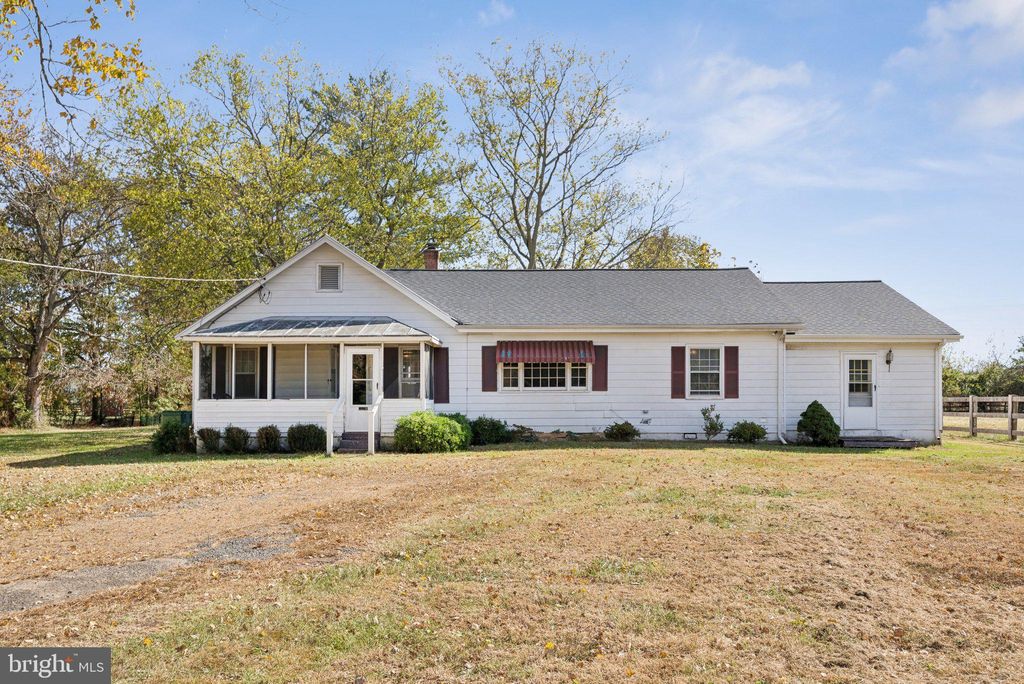 Photo of 10747 Parkgate Drive, NOKESVILLE, VA 20181 (MLS # VAPW2106600)