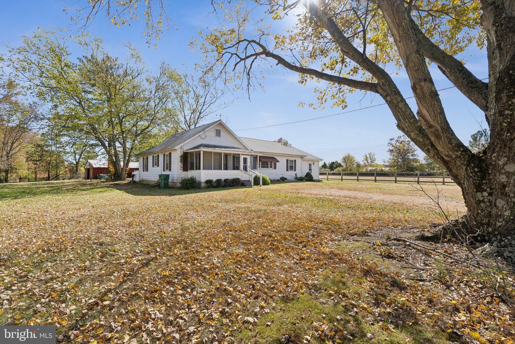 Photo of 10747 Parkgate Drive, NOKESVILLE, VA 20181 (MLS # VAPW2106600)