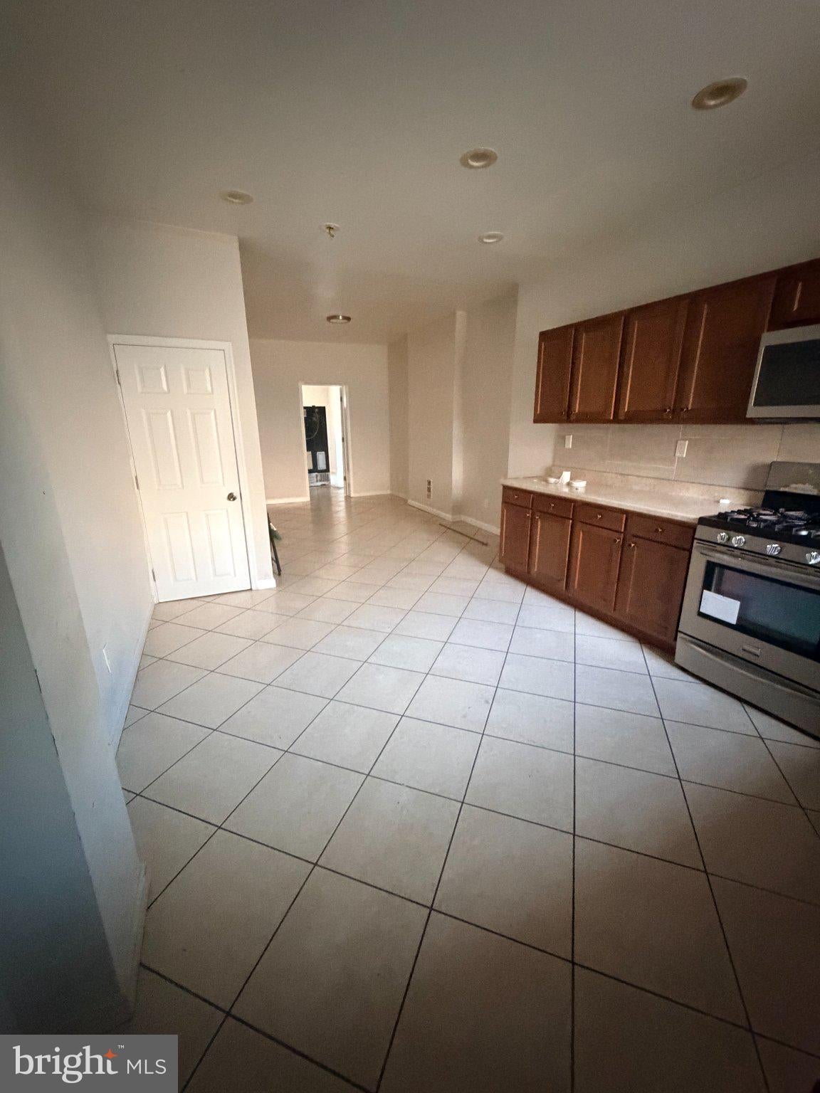 3104 E FAYETTE STREET