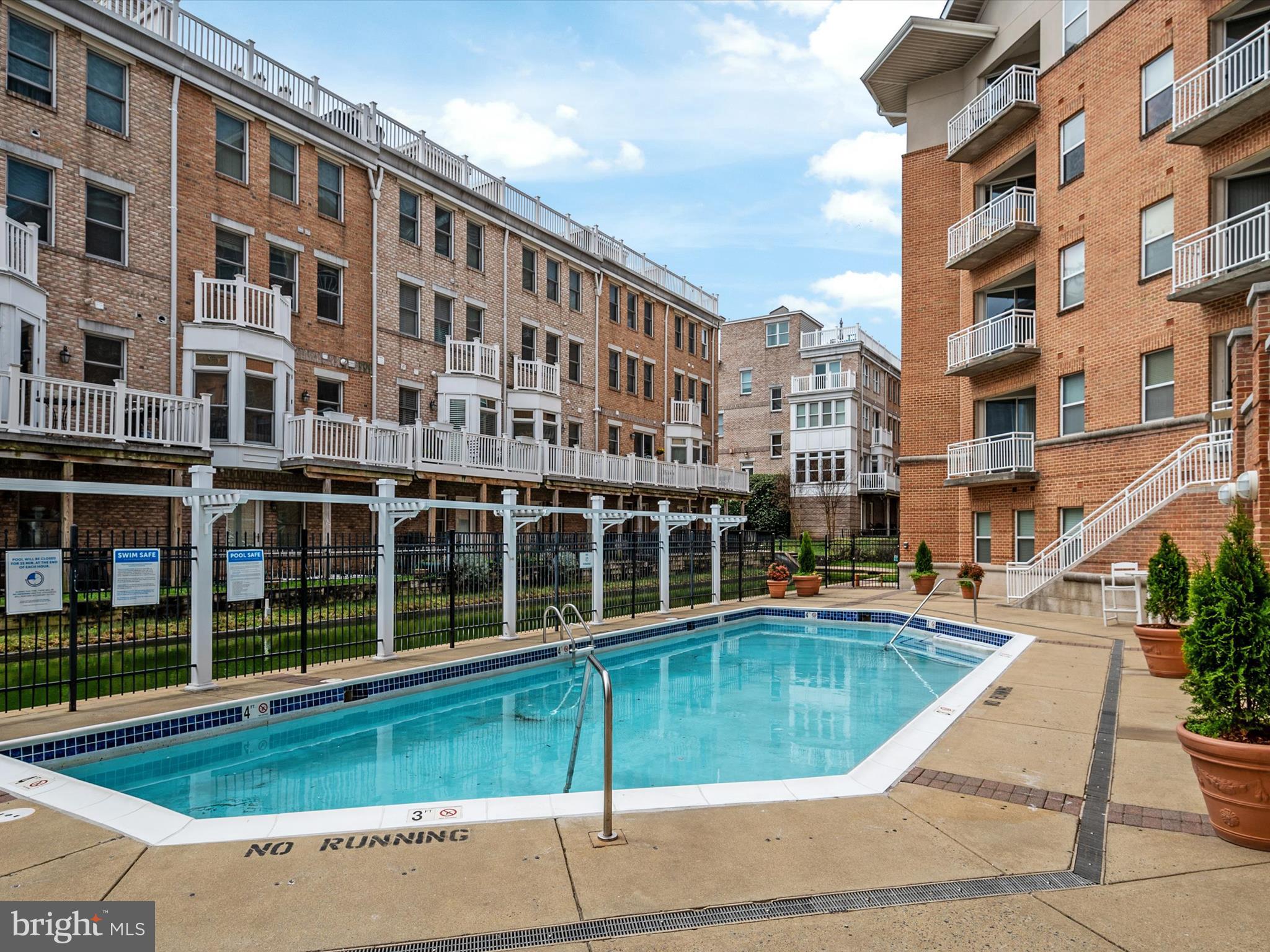 PIERSIDE AT HARBORVIEW - Residential
