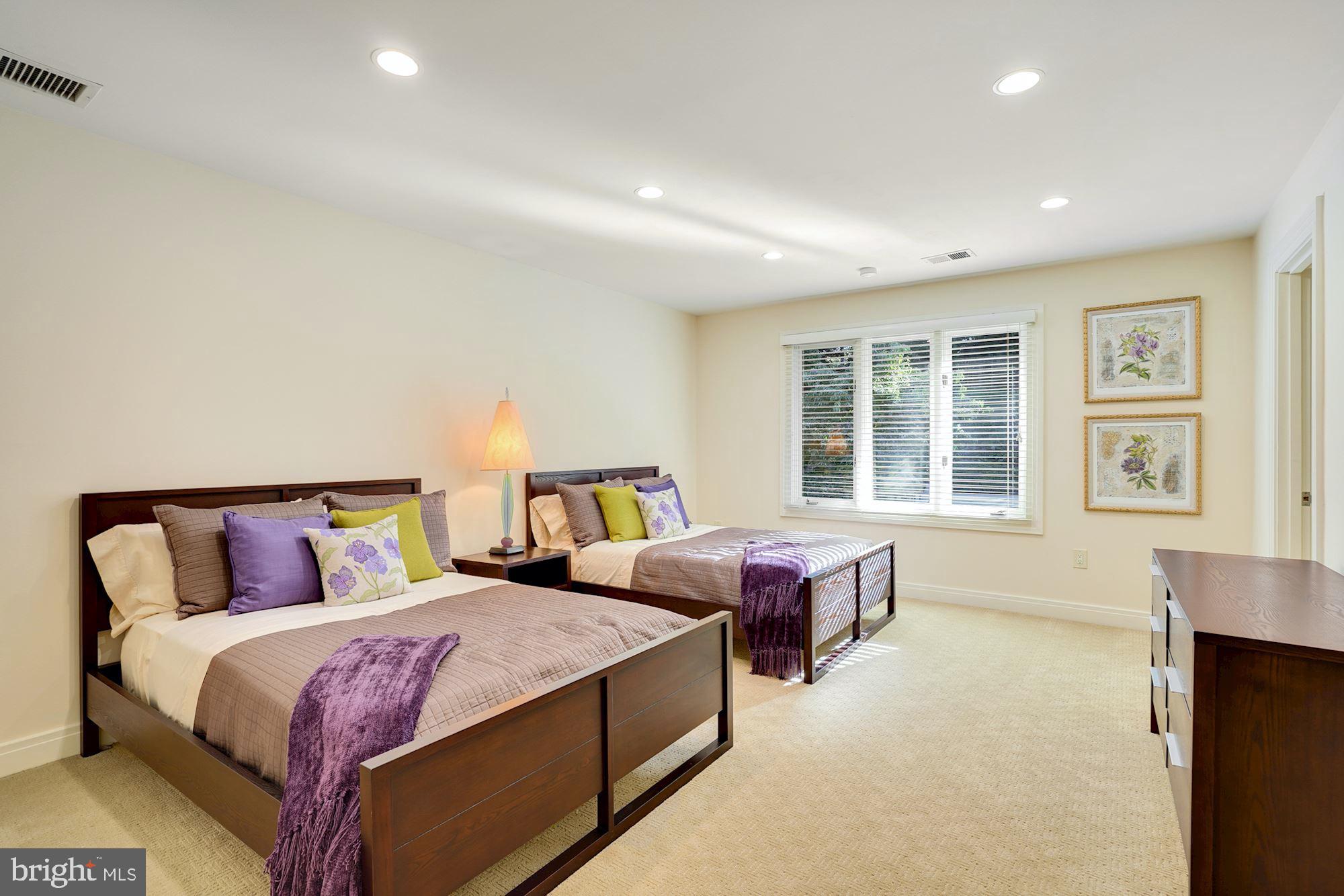 BANNOCKBURN ESTATES - Residential