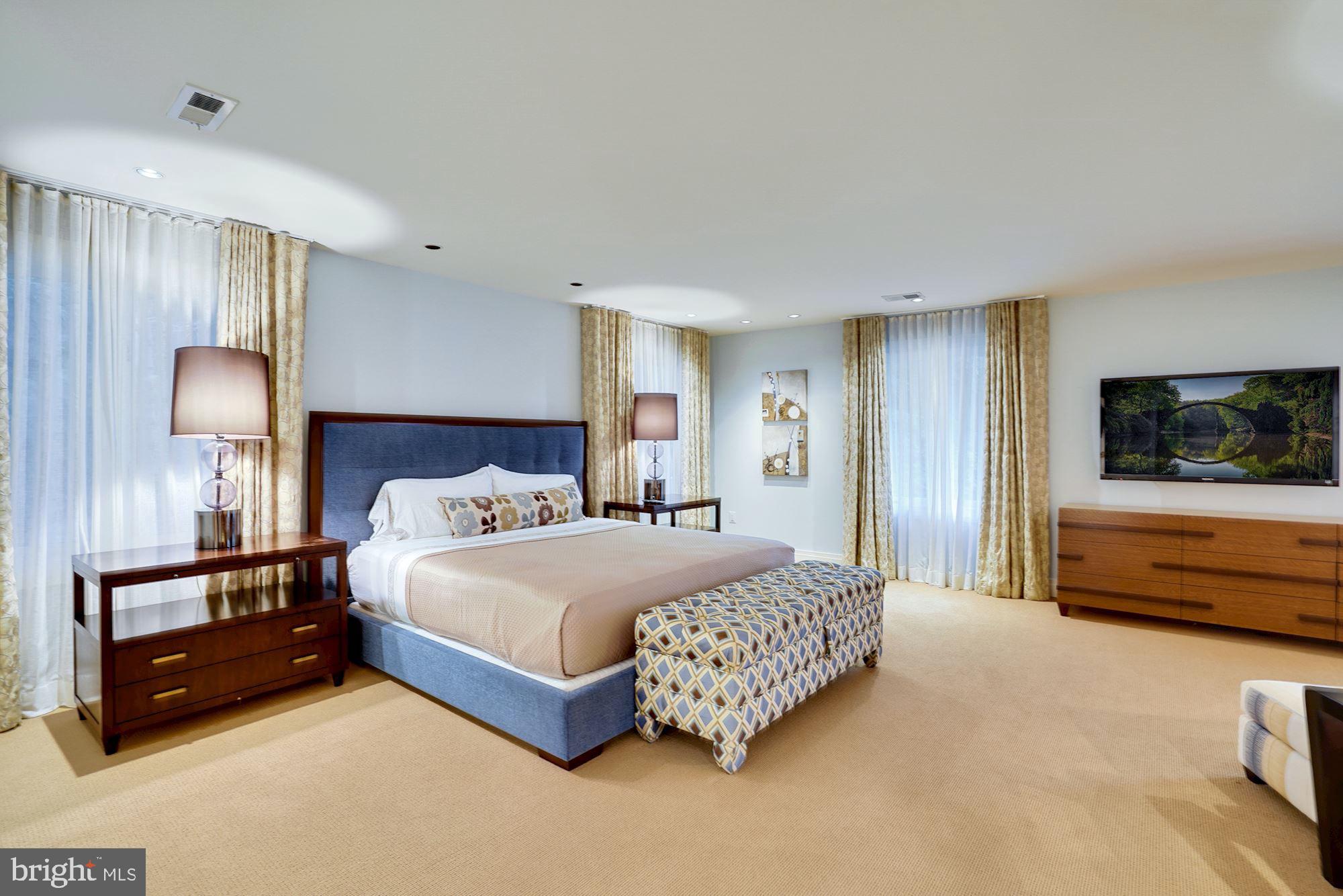 BANNOCKBURN ESTATES - Residential