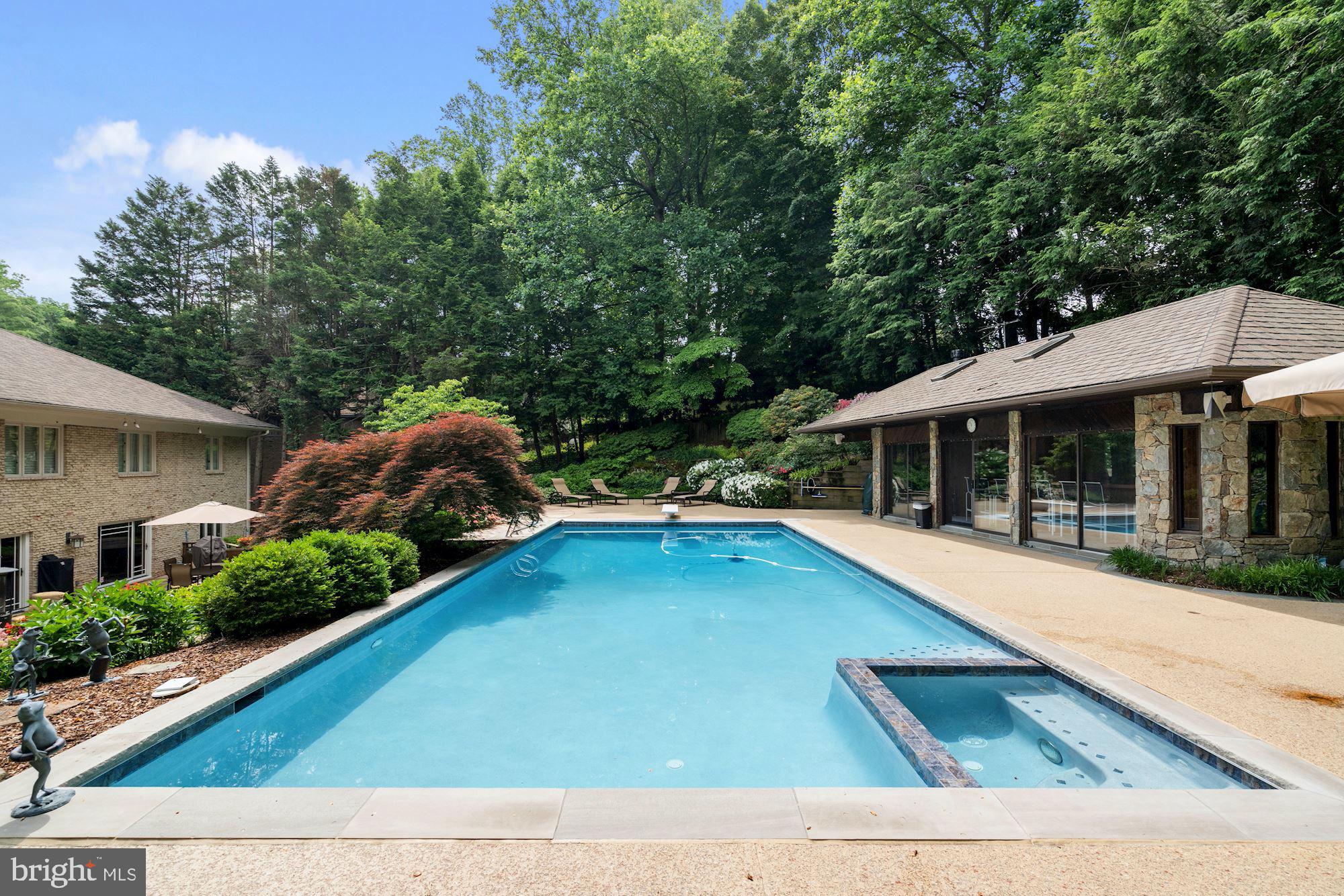 BANNOCKBURN ESTATES - Residential