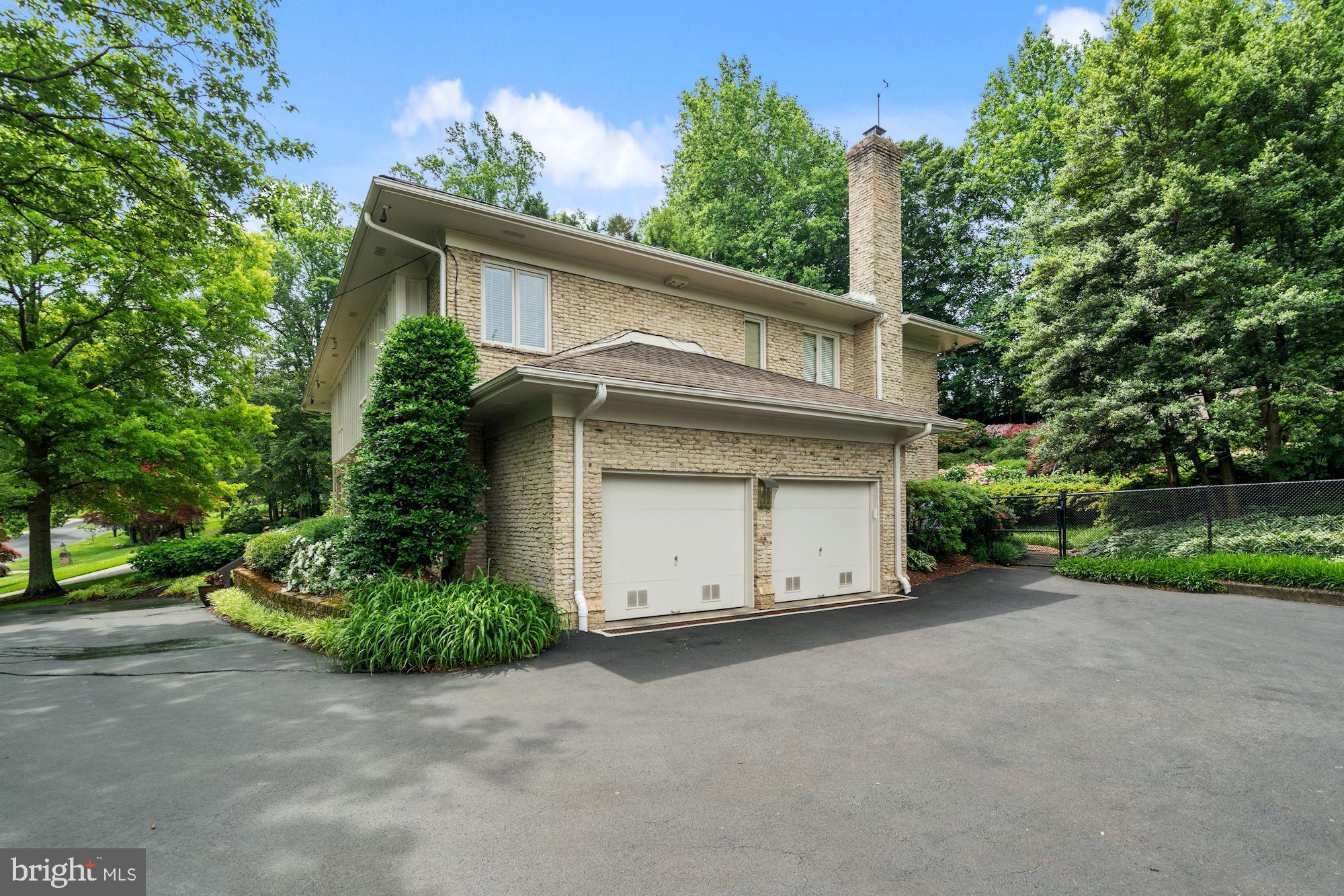 BANNOCKBURN ESTATES - Residential