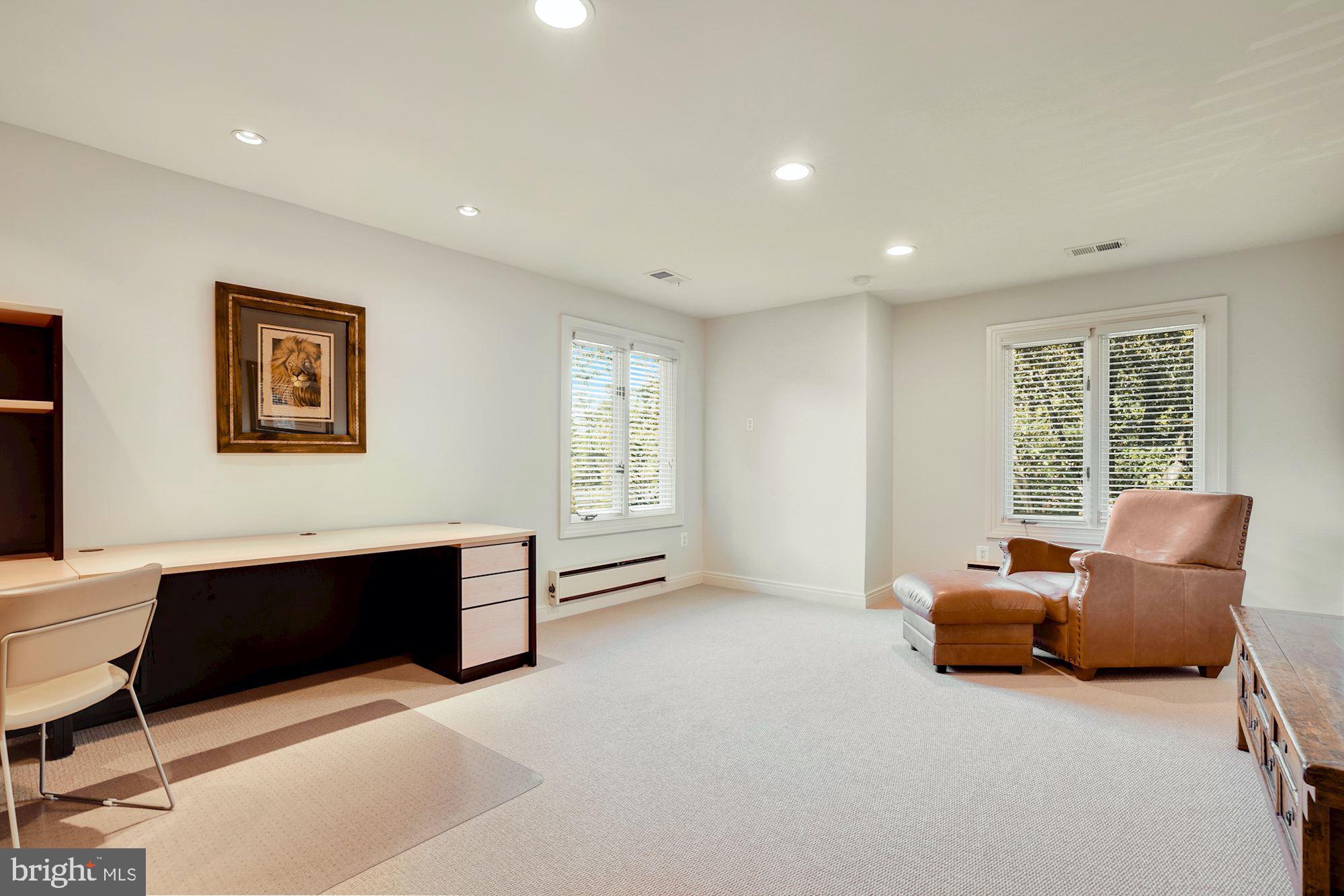 BANNOCKBURN ESTATES - Residential