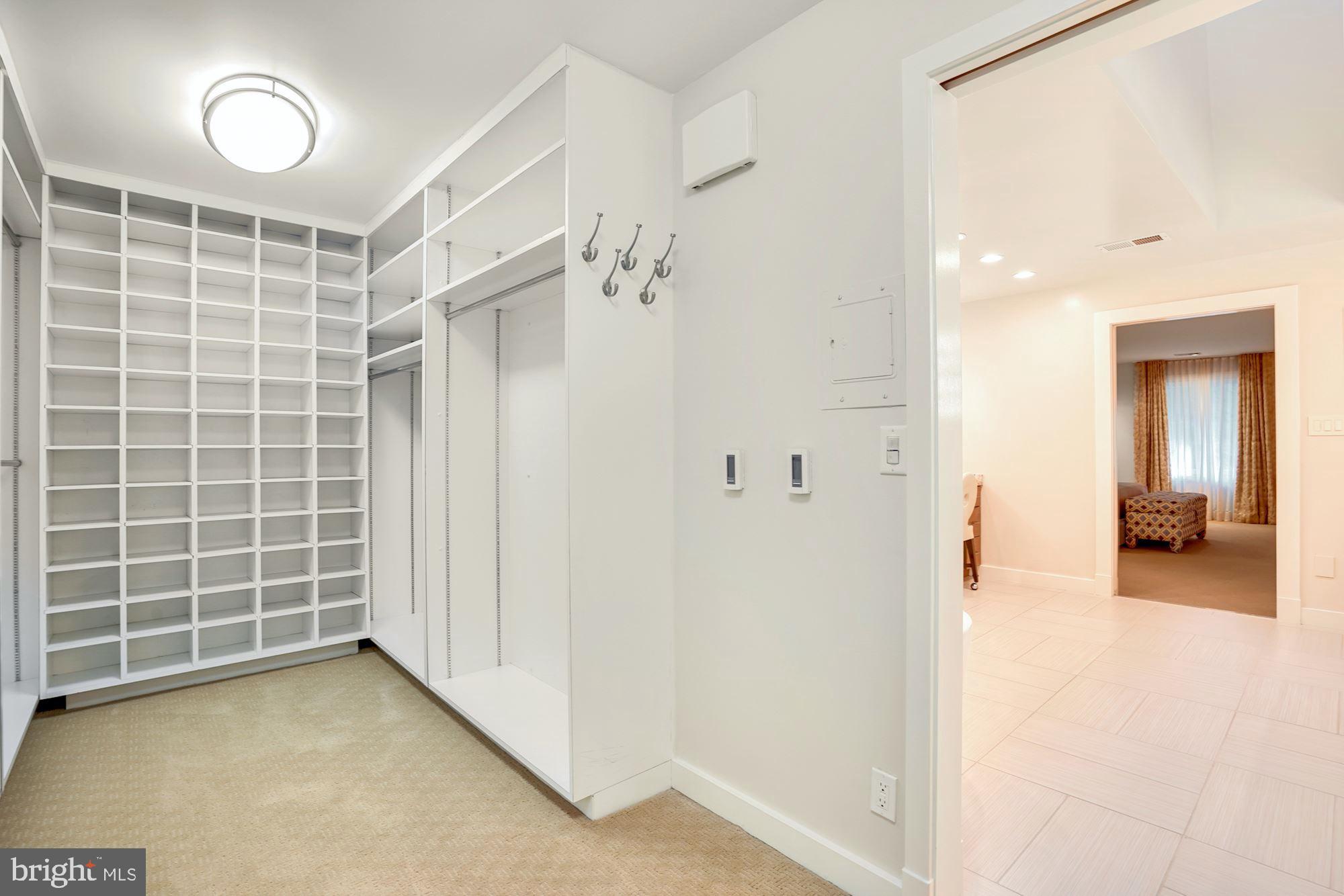 BANNOCKBURN ESTATES - Residential