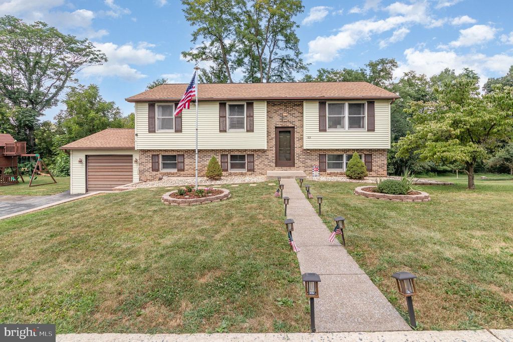 Photo of 103 Bunker Hill Road, NEW CUMBERLAND, PA 17070 (MLS # PAYK2090106)
