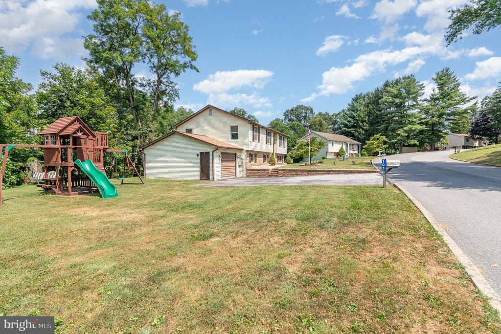 Photo of 103 Bunker Hill Road, NEW CUMBERLAND, PA 17070 (MLS # PAYK2090106)