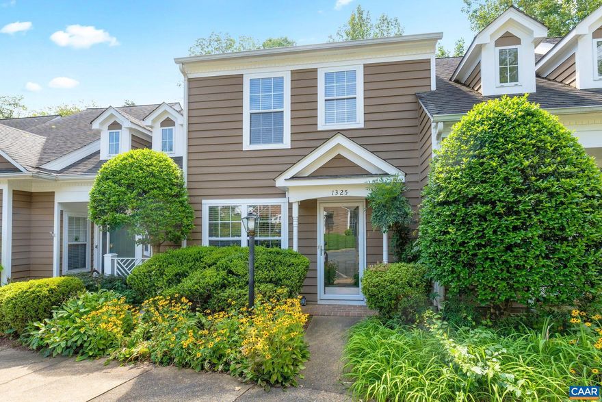 Darling townhouse in River Run! Fresh paint, newer roof, low maintenance flooring, updated kitchen with stainless appliances, and finished basement. Two bedrooms upstairs each with en-suite baths. Rec room in walk out basement can serve as a flex space with full bath, laundry room and small fenced yard. Convenient access to Pen park amenities, nature trails, and Meadowcreek Golf. Minutes to Downtown!,Painted Cabinets,Fireplace in Living Room