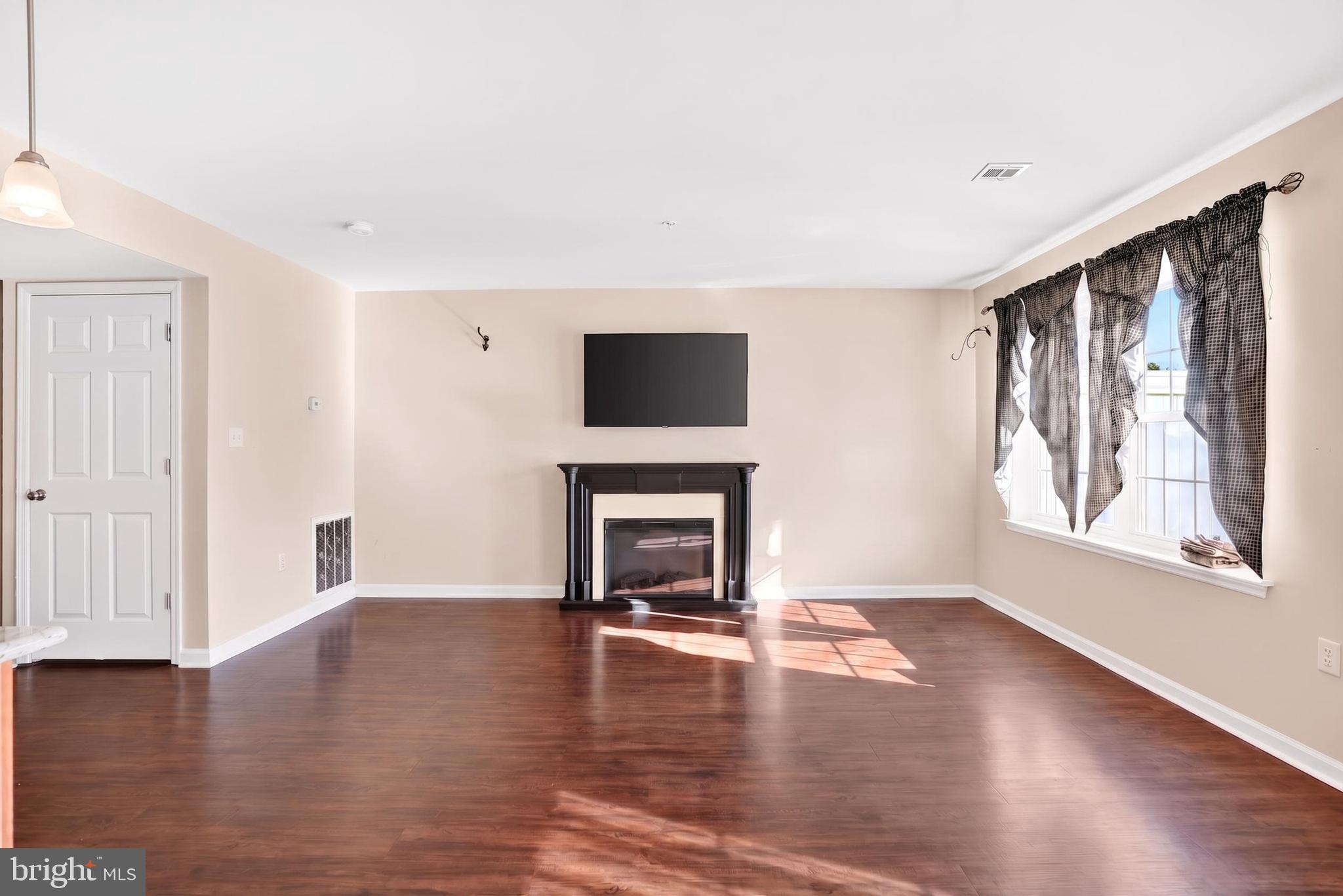 175 N OAKWOOD