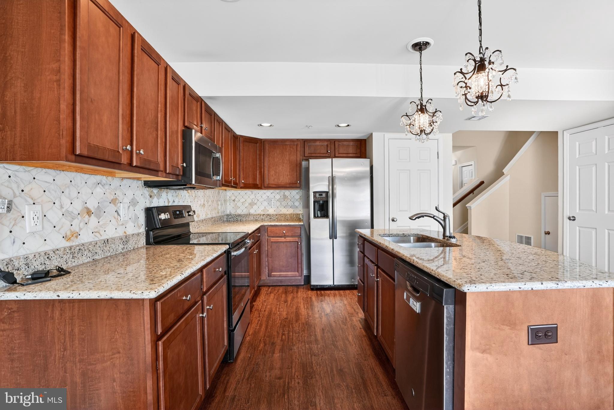 175 N OAKWOOD