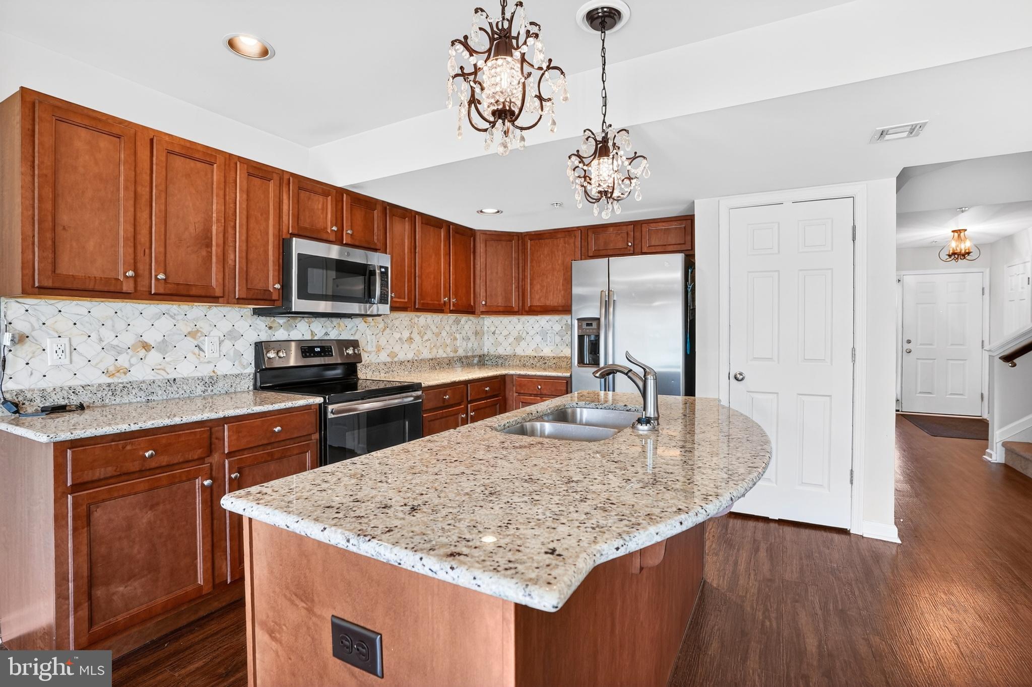 175 N OAKWOOD
