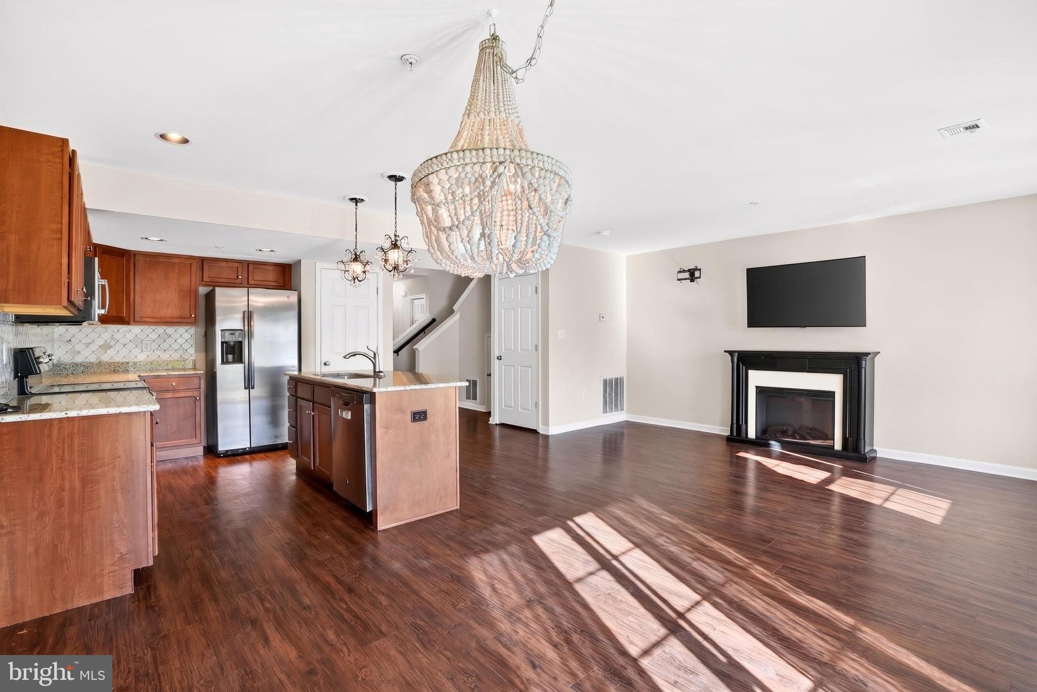 175 N OAKWOOD