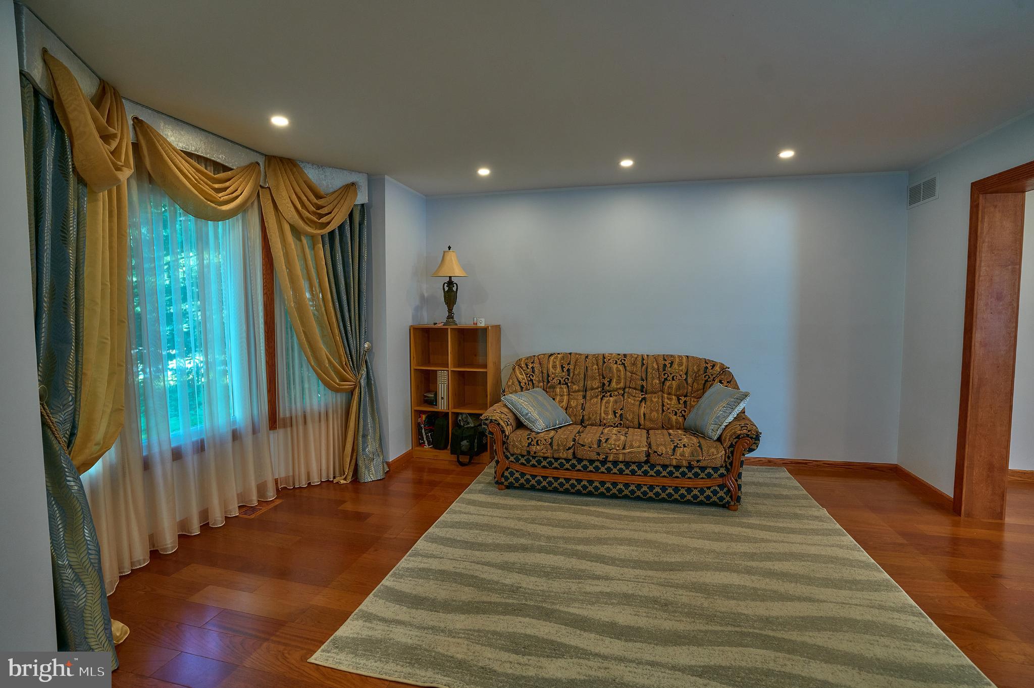 LONGFIELD WOODS - Residential