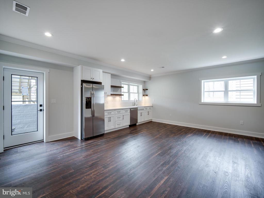 DUNN LORING GARDENS - Residential