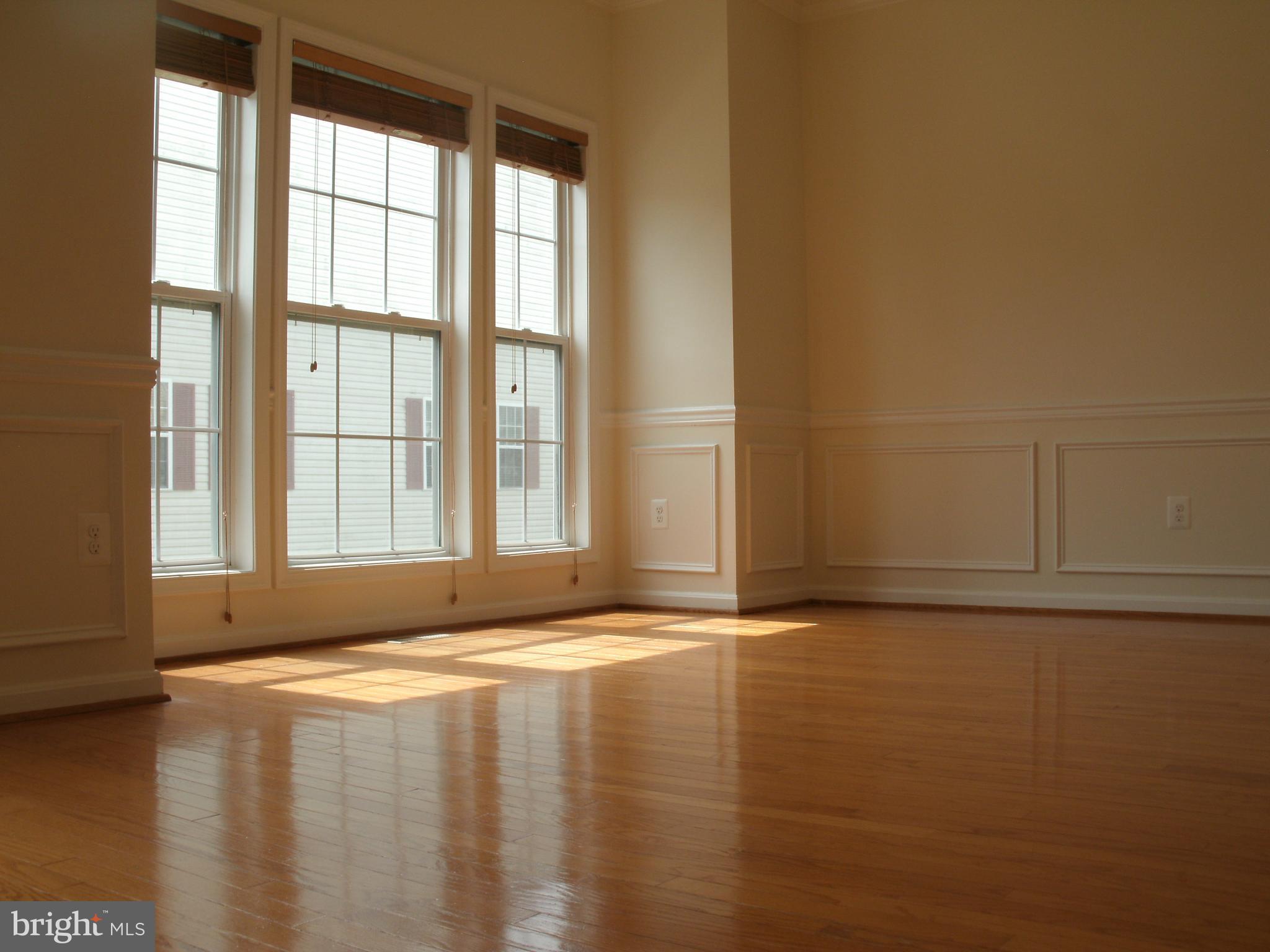 EMERALD KNOLLS - Residential