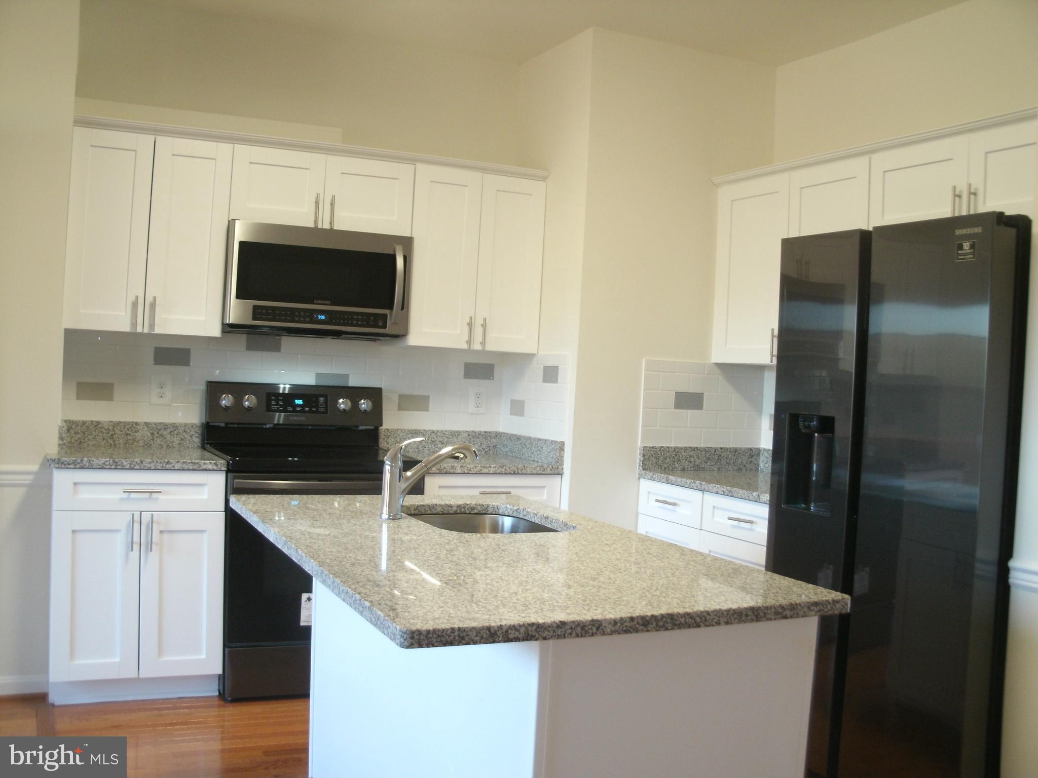 EMERALD KNOLLS - Residential