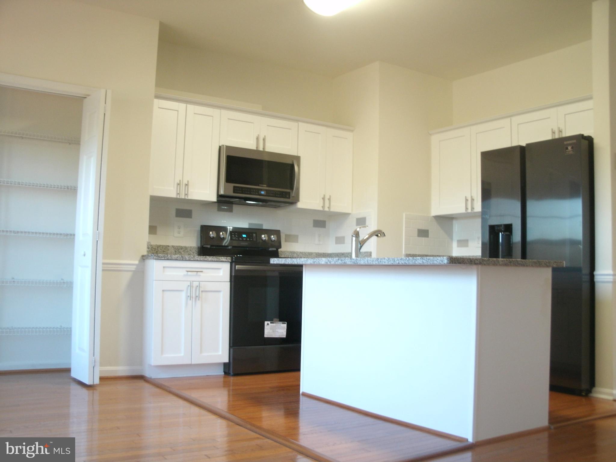 EMERALD KNOLLS - Residential