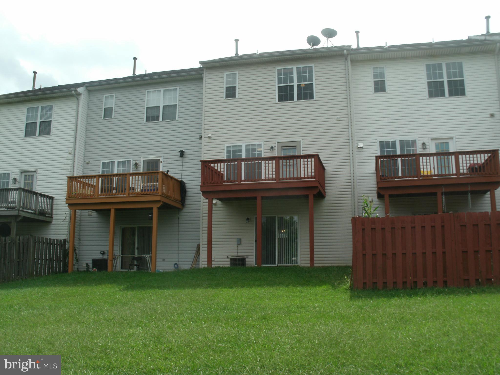 EMERALD KNOLLS - Residential