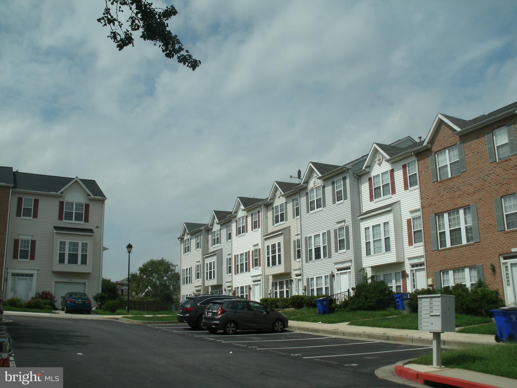 EMERALD KNOLLS - Residential