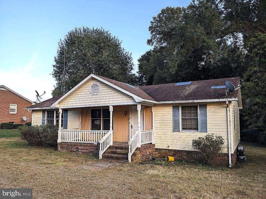 Reduced! Great opportunity to bring this home back to life! This single-level residence features 3 bedrooms, 2 baths, and a cozy front porch perfect for relaxing evenings. The spacious lot offers plenty of room for outdoor activities, gardening, or future enhancements. With its great location in the town of Montross and wonderful potential, this property is ideal for investors or anyone looking for a project with endless possibilities. Don’t miss the chance to make this home your own!

-Property is part of first look offeree program and will be marketed first 30 days to owner occupants.