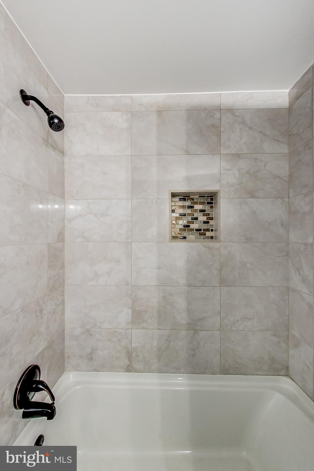 PINEWOOD HILL - Residential Lease