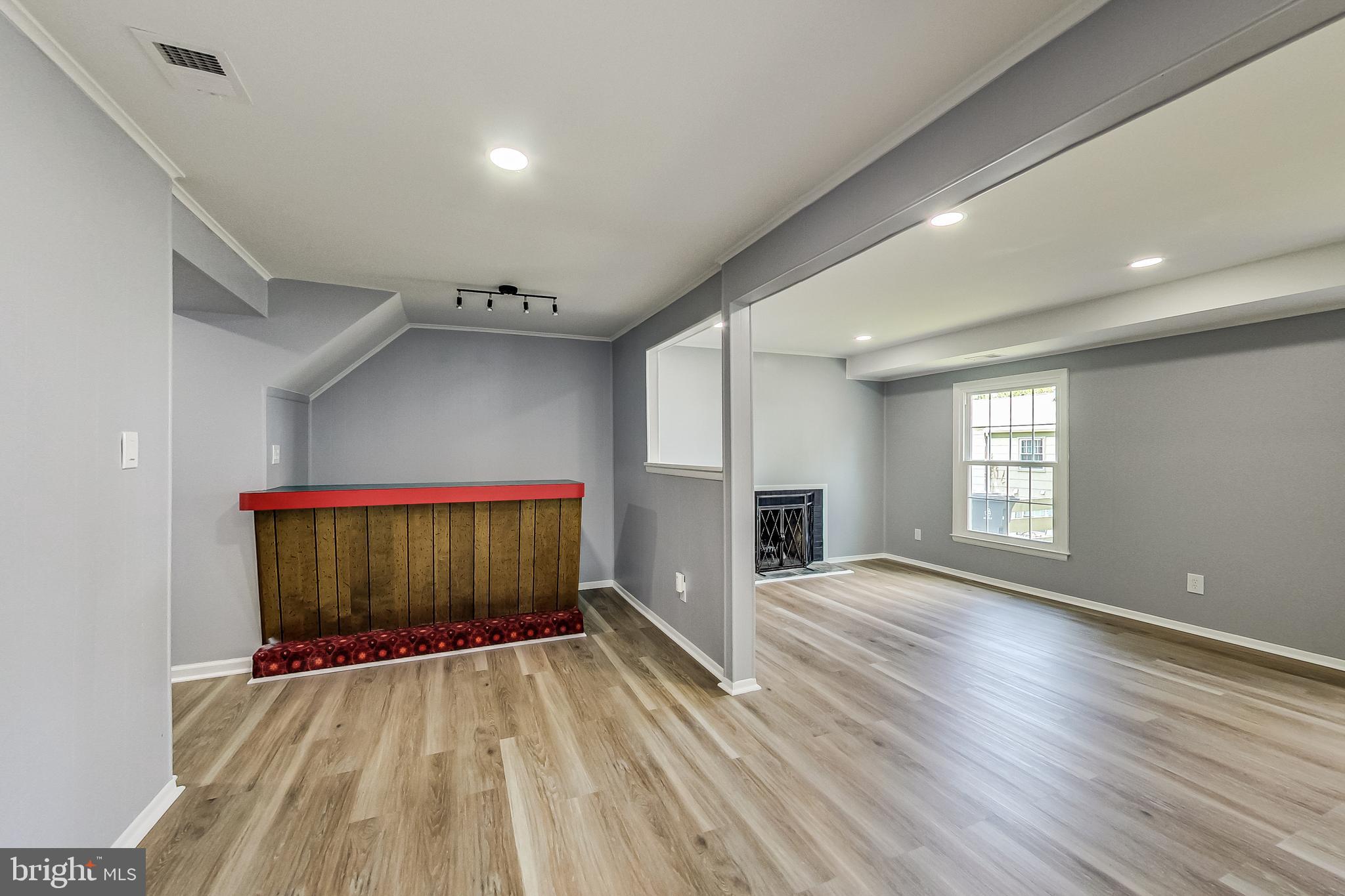 PINEWOOD HILL - Residential Lease