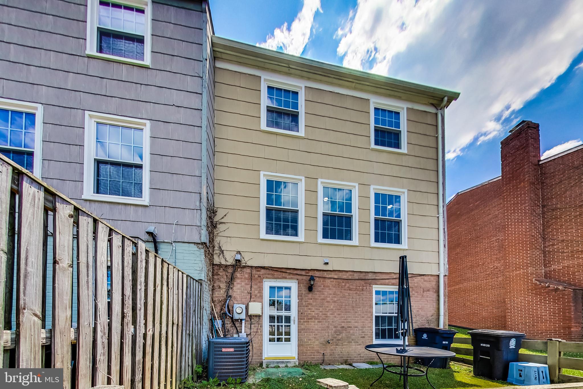 PINEWOOD HILL - Residential Lease