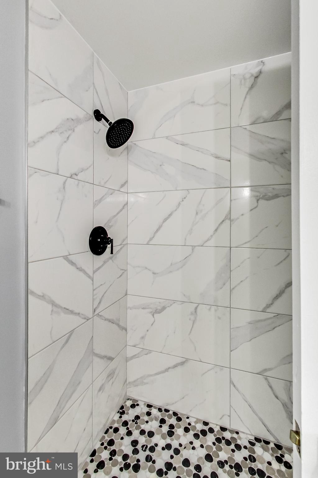 PINEWOOD HILL - Residential Lease