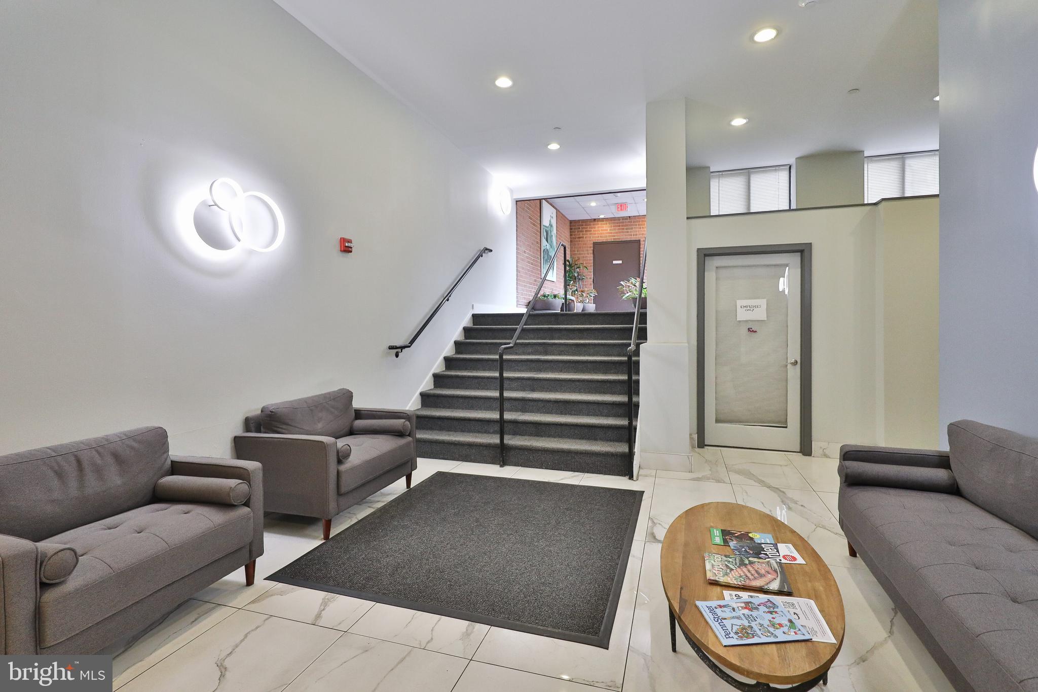 QUEEN VILLAGE - Residential