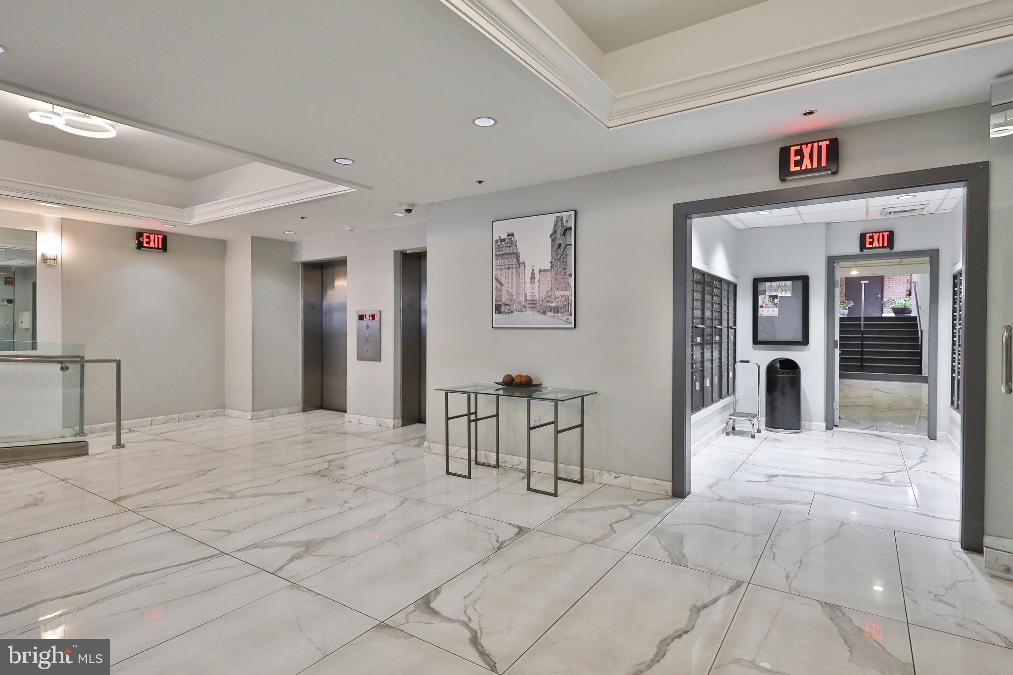 QUEEN VILLAGE - Residential