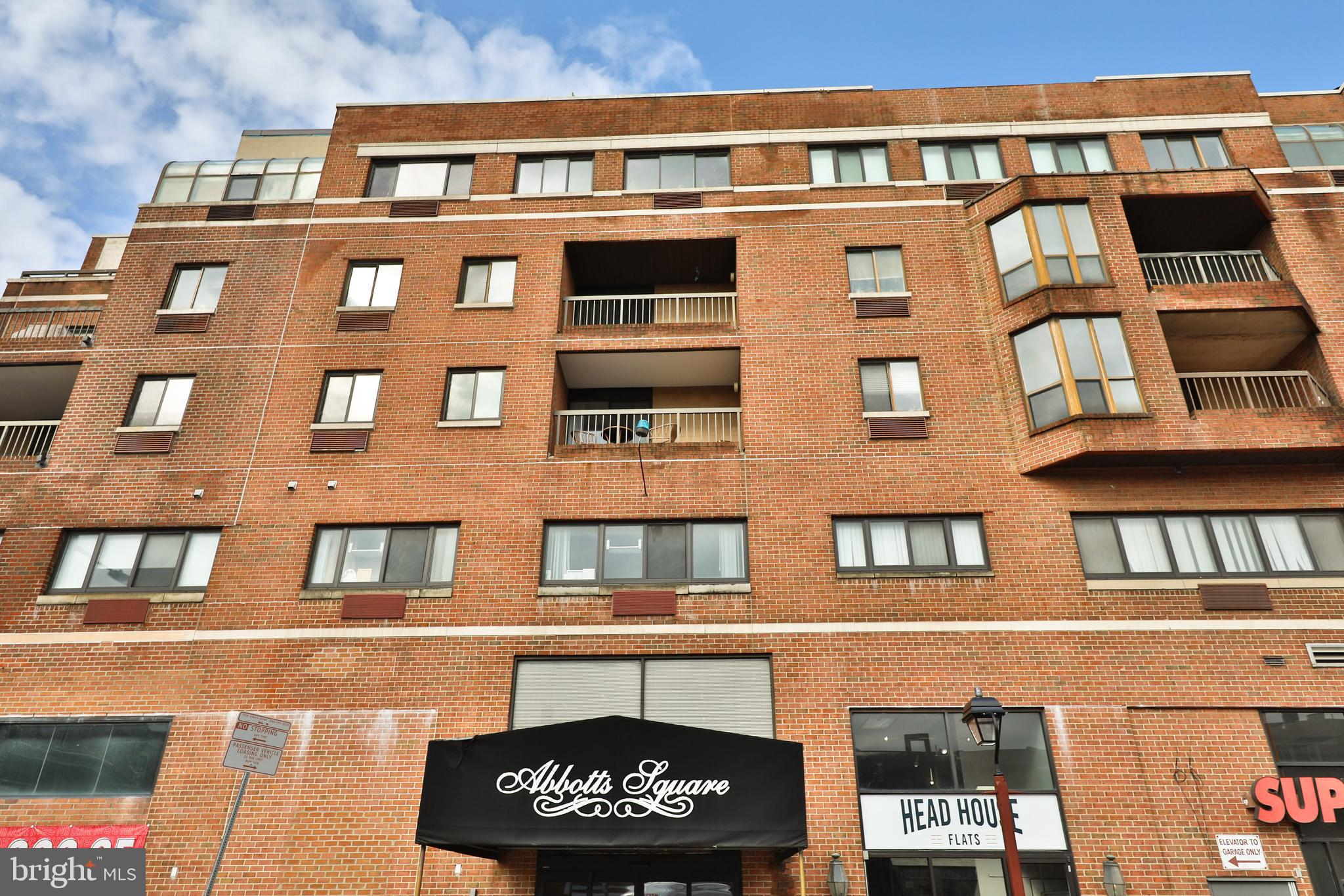 QUEEN VILLAGE - Residential