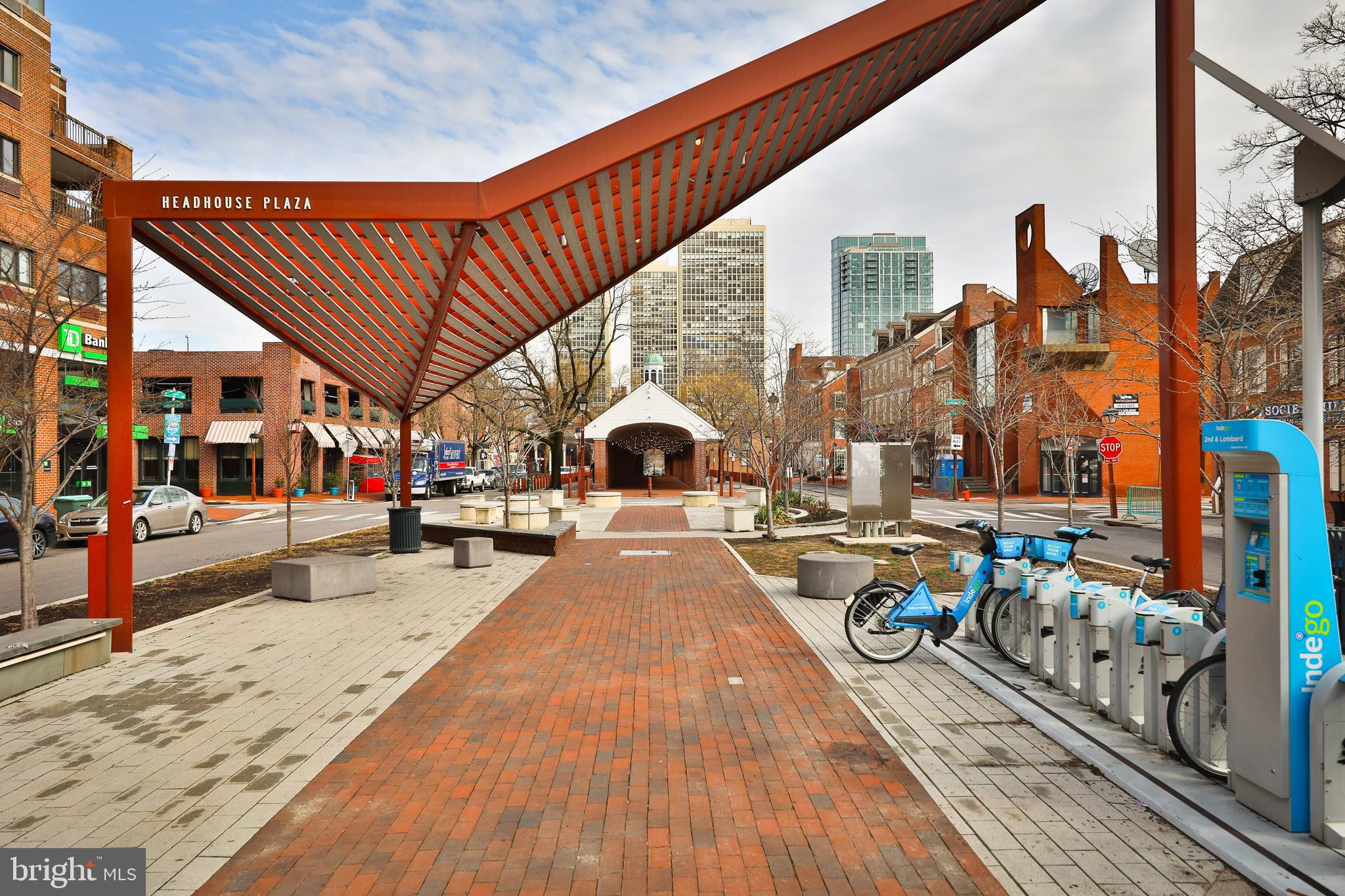 QUEEN VILLAGE - Residential