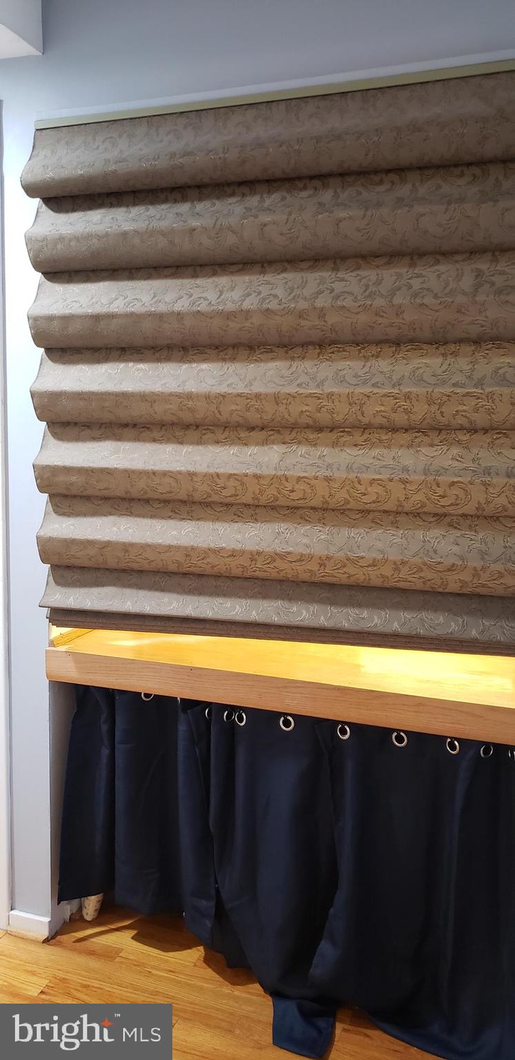 QUEEN VILLAGE - Residential