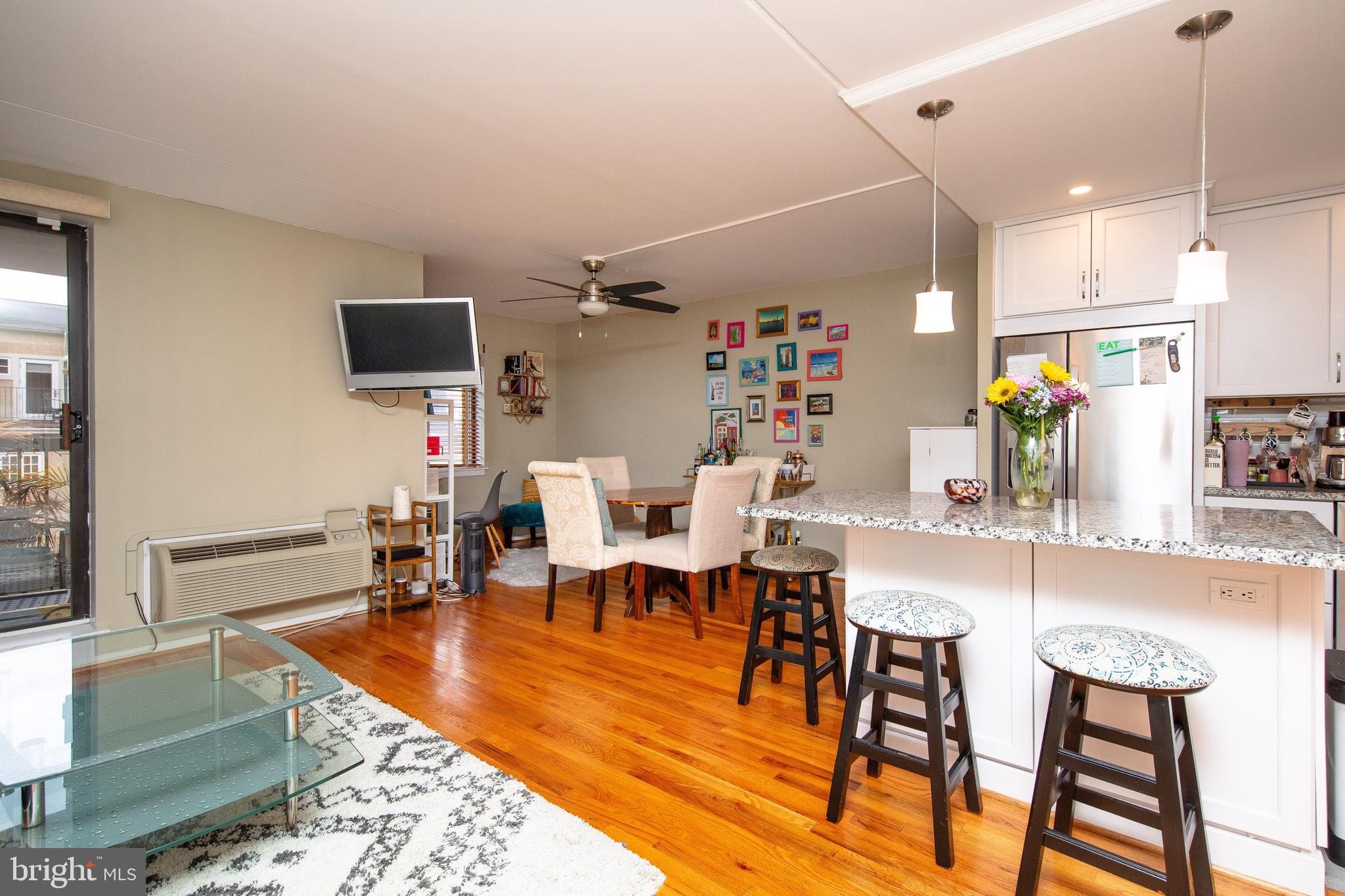 QUEEN VILLAGE - Residential