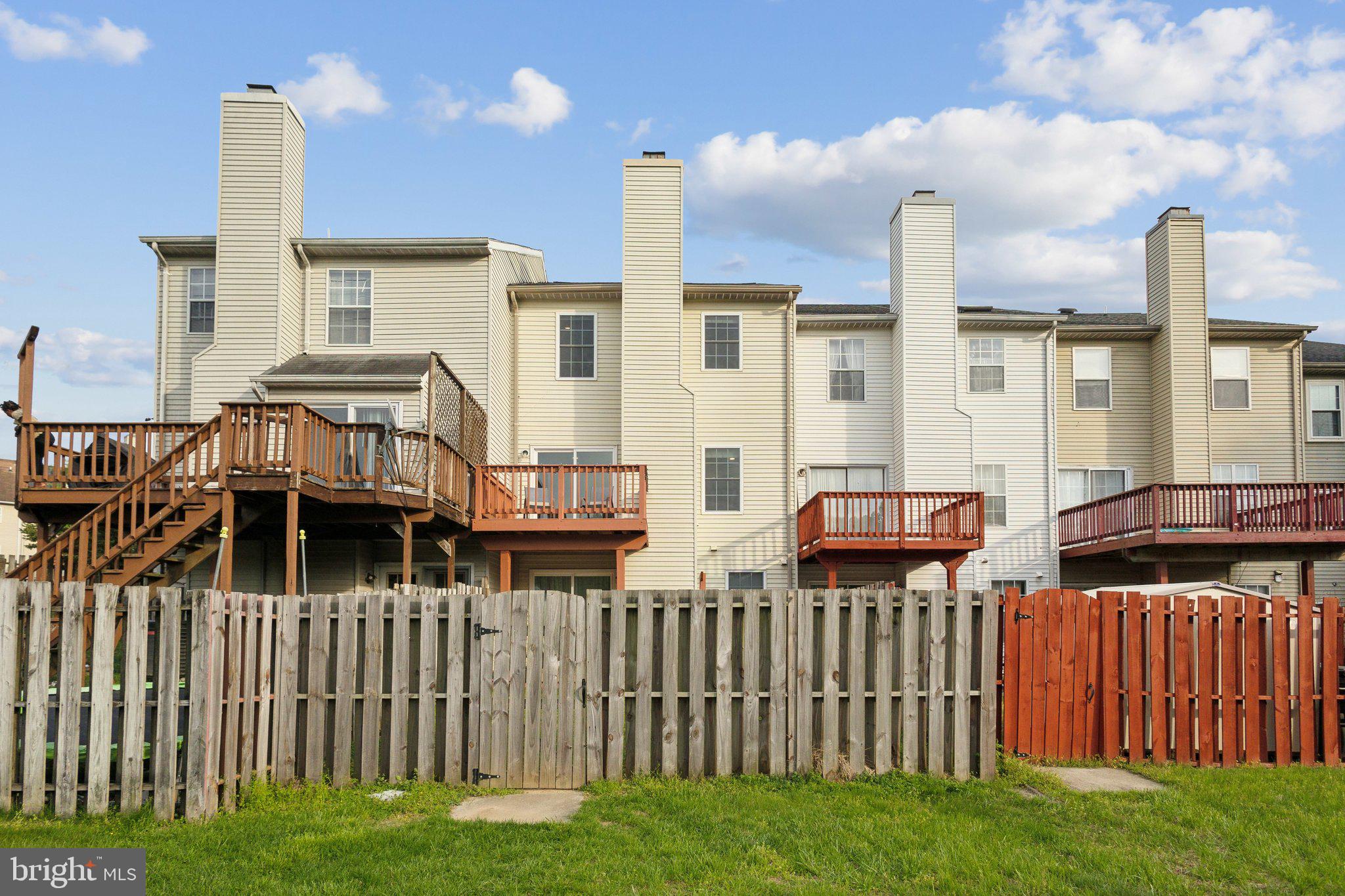 COURTS AT STAFFORD - Residential Lease