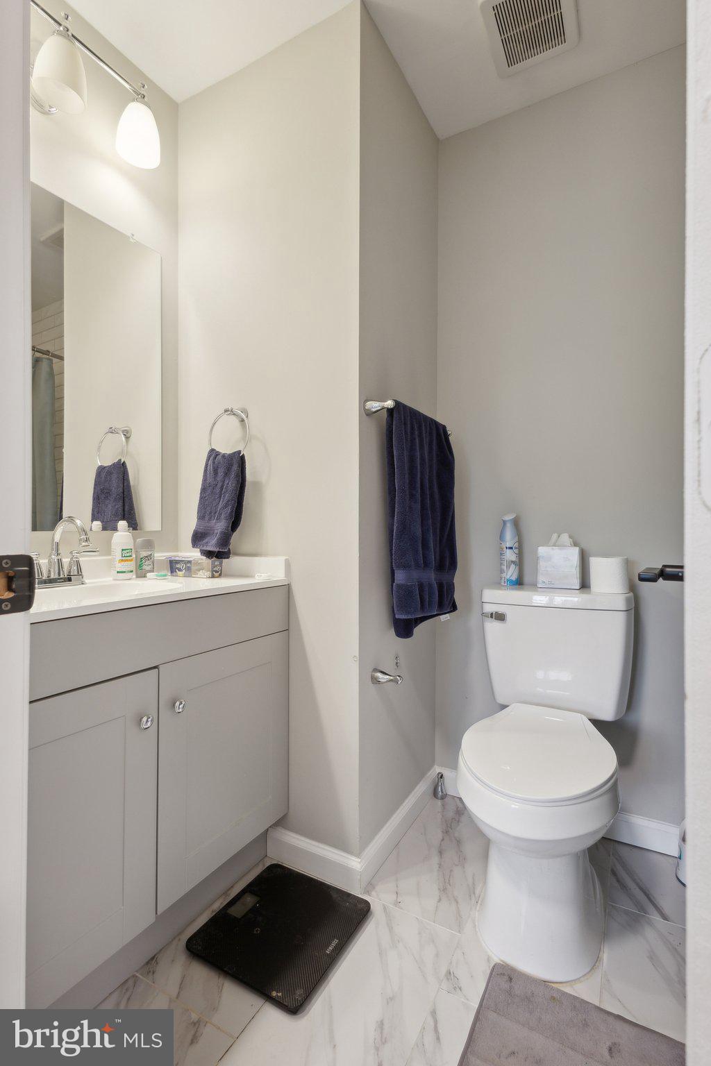 COURTS AT STAFFORD - Residential Lease