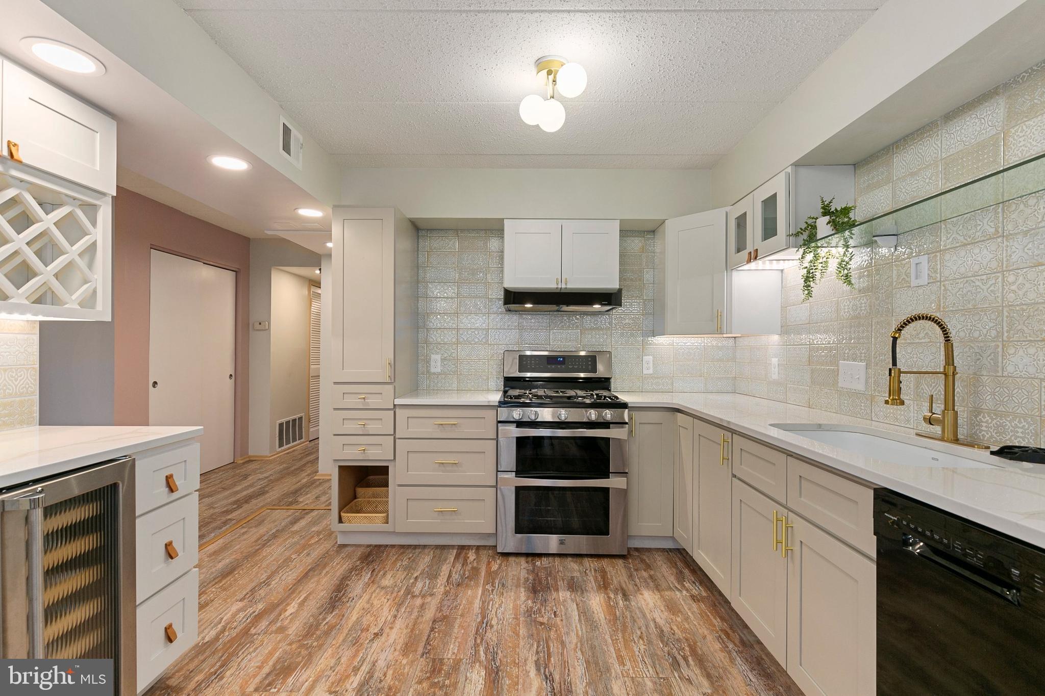 VILLAGE OF HARPERS CHOICE - Residential
