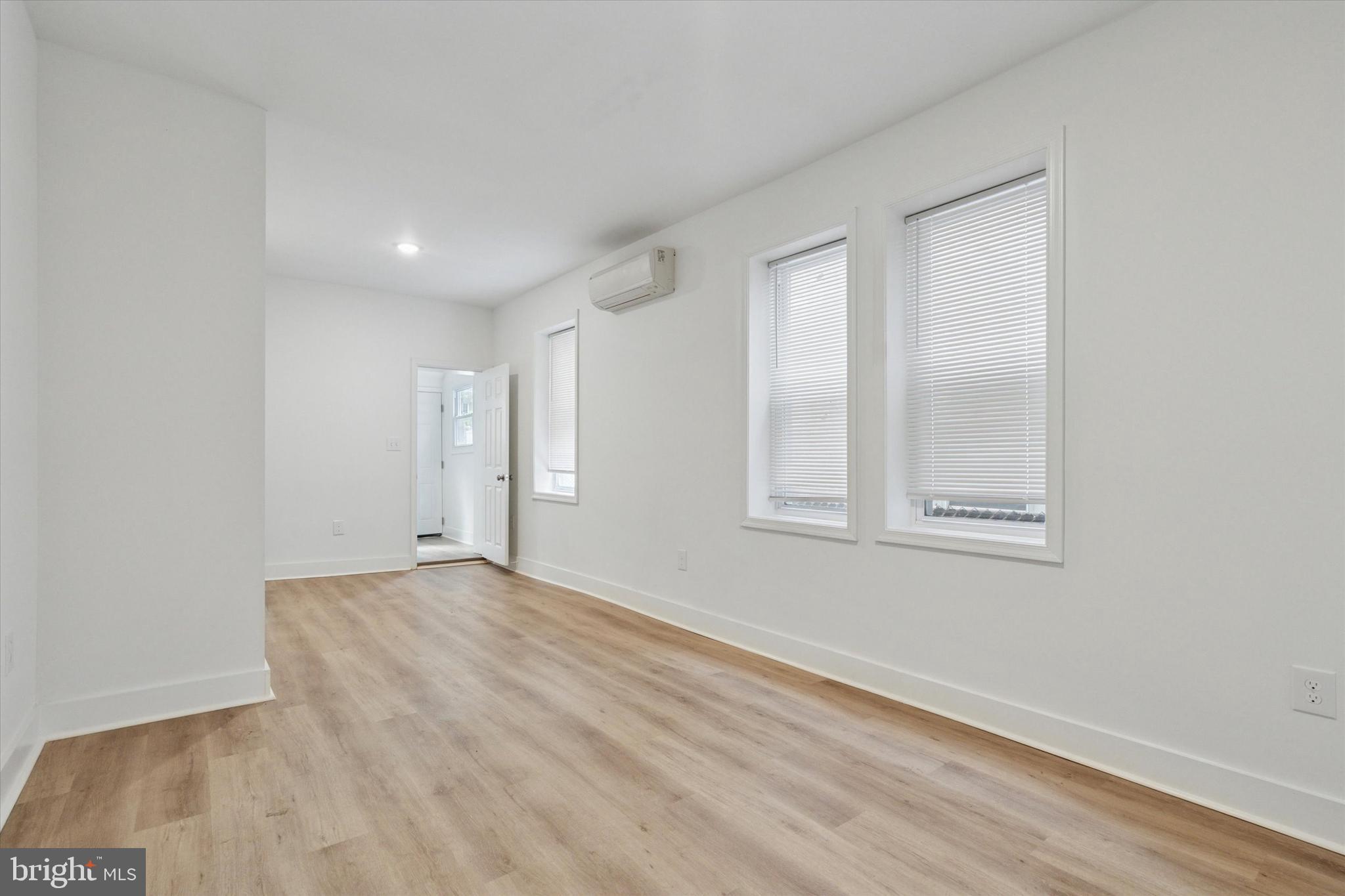 2250 N WOODSTOCK STREET