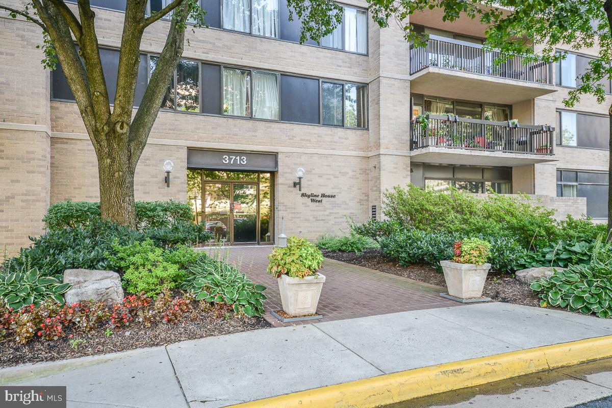 SKYLINE HOUSE - Residential Lease