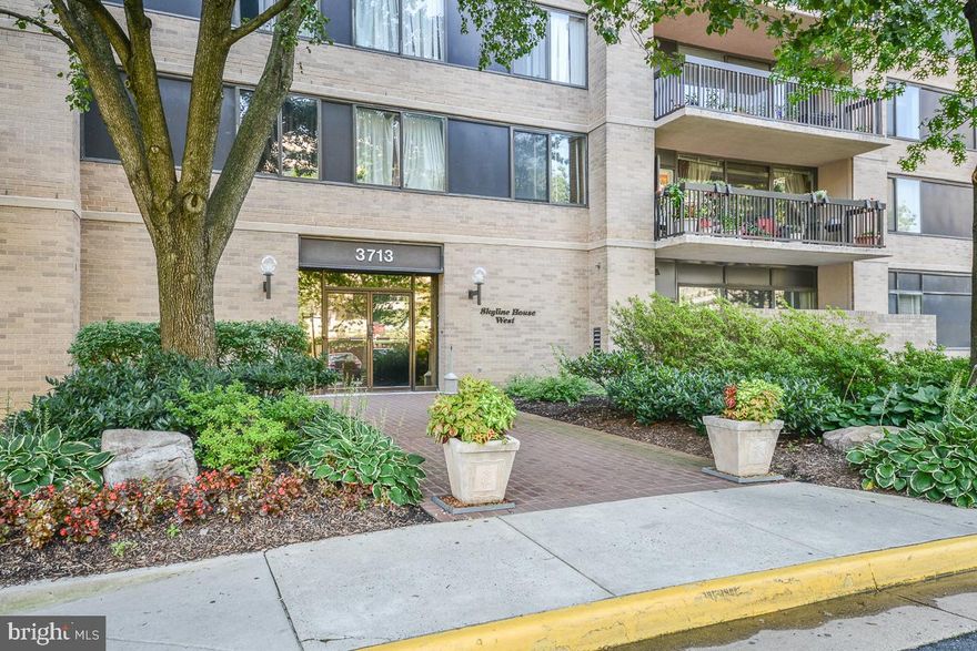 Superb & Luxury Location! Spacious & carefree living space! Large End-Unit 3 full Bedrooms, 2.5 Bathroom 1 level living with convenience of elevators*Tastefully remodeled home with maple hardwood floors through main living areas*Kitchen with newer cabinets & granite counters*Updated bathrooms*Generous room sizes and ample closet space*HUGE 20 foot private balcony*Washer & Dryer in unit*Basic cable with 16 channels & water included in rent! Extra Storage Unit conveys*Enjoy an easy commute to DC, the Pentagon & all points in Northern Virginia*Just minutes to Shirlington, BRAC, Ballston Quarter, Old Town, downtown DC, 395, 495, Pentagon City, Amazon HQ2 & the new West Alexandria Gateway*Close to Reagan National Airport, Shopping, Dining & Entertainment at your doorstep! Skyline has it all with SO many amenities including front desk security, pool, steam room, Sun Deck, Exercise room, Bicycle Room, party rooms & game/billiard room*Check-in at front desk*Walking distance to many retail locations*NO PETS ALLOWED per HOA*Garage Parking spot, space # p252w*Extra Storage! Locker on floor G, storage Room 2*AVAILABLE FOR LEASE 7.3.2020*Matterport Tour: https://my.matterport.com/show/?m=s1kcrCSpXiV&mls=1