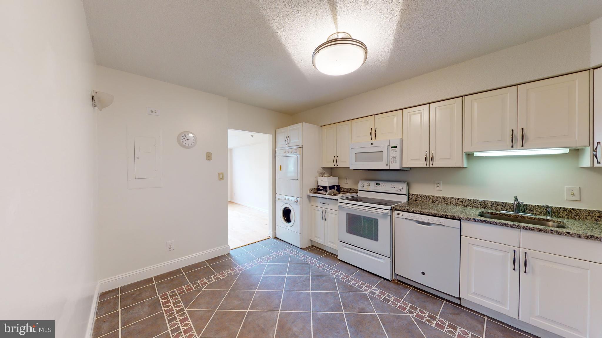 SKYLINE HOUSE - Residential Lease