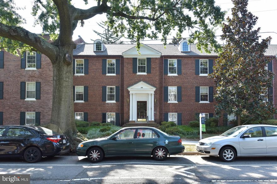 Open and bright one bedroom, one bath condo in Rosemont. The home features hardwood floors and a spacious living room with room to relax or entertain, an updated kitchen with granite and stainless steel appliances. Relax on the private balcony and enjoy dining al fresco. The bedroom is a quiet retreat at the end of a busy day. Metro, shops, and restaurants are mere blocks away. Welcome home!