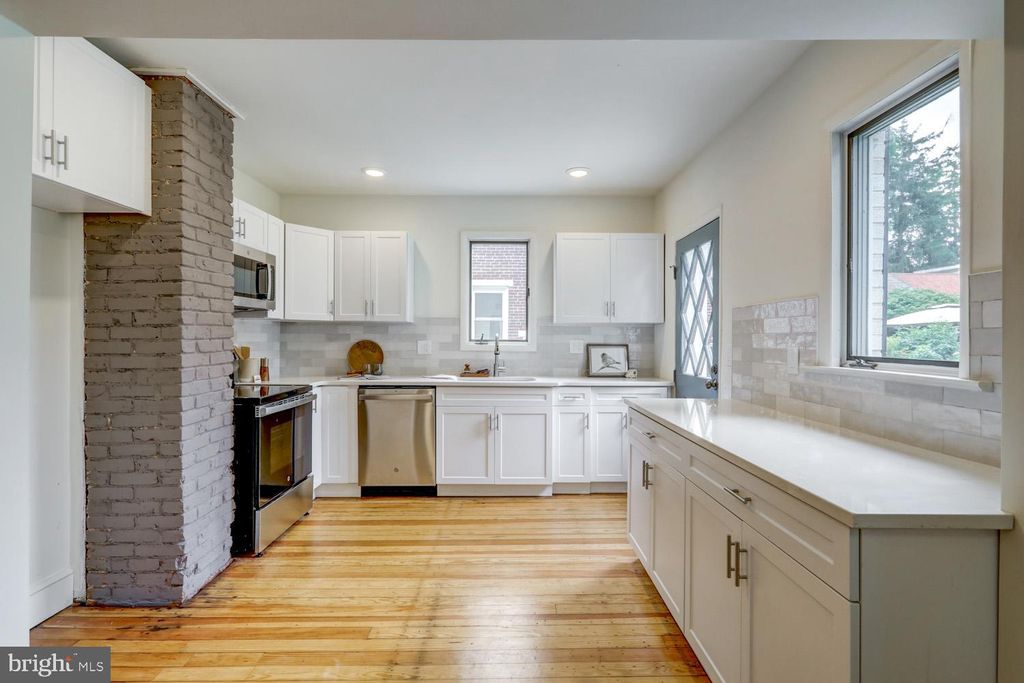 Photo of 14 Roselle Avenue, Lancaster, PA 17603 (MLS # PALA2054368)