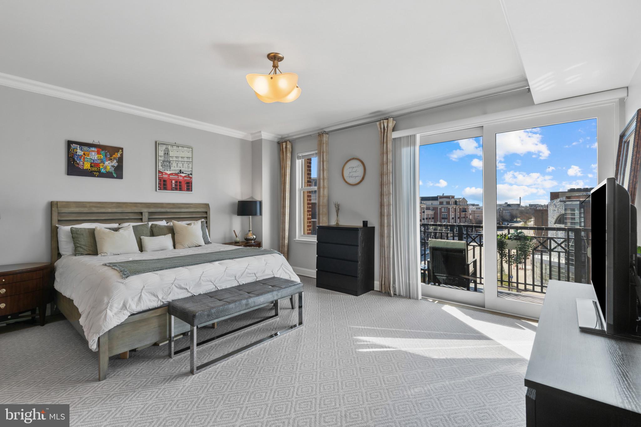 THE RITZ-CARLTON RESIDENCES - Residential